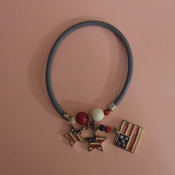 LADIES PATRIOTIC USA BRACELET  - Picture 1 of 2